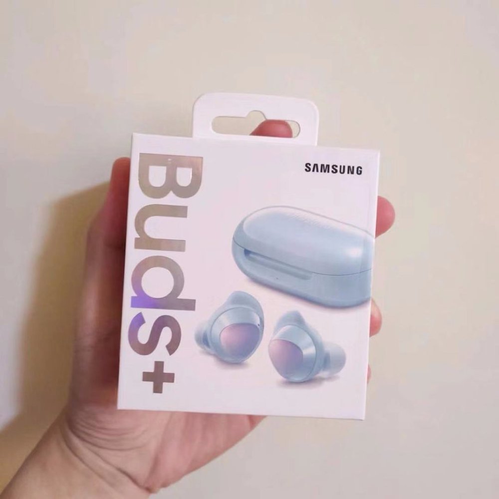 Samsung's new blue headphones - Picture 3 of 4